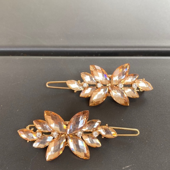 Brown floral hair clips set of 2 - Picture 3 of 7